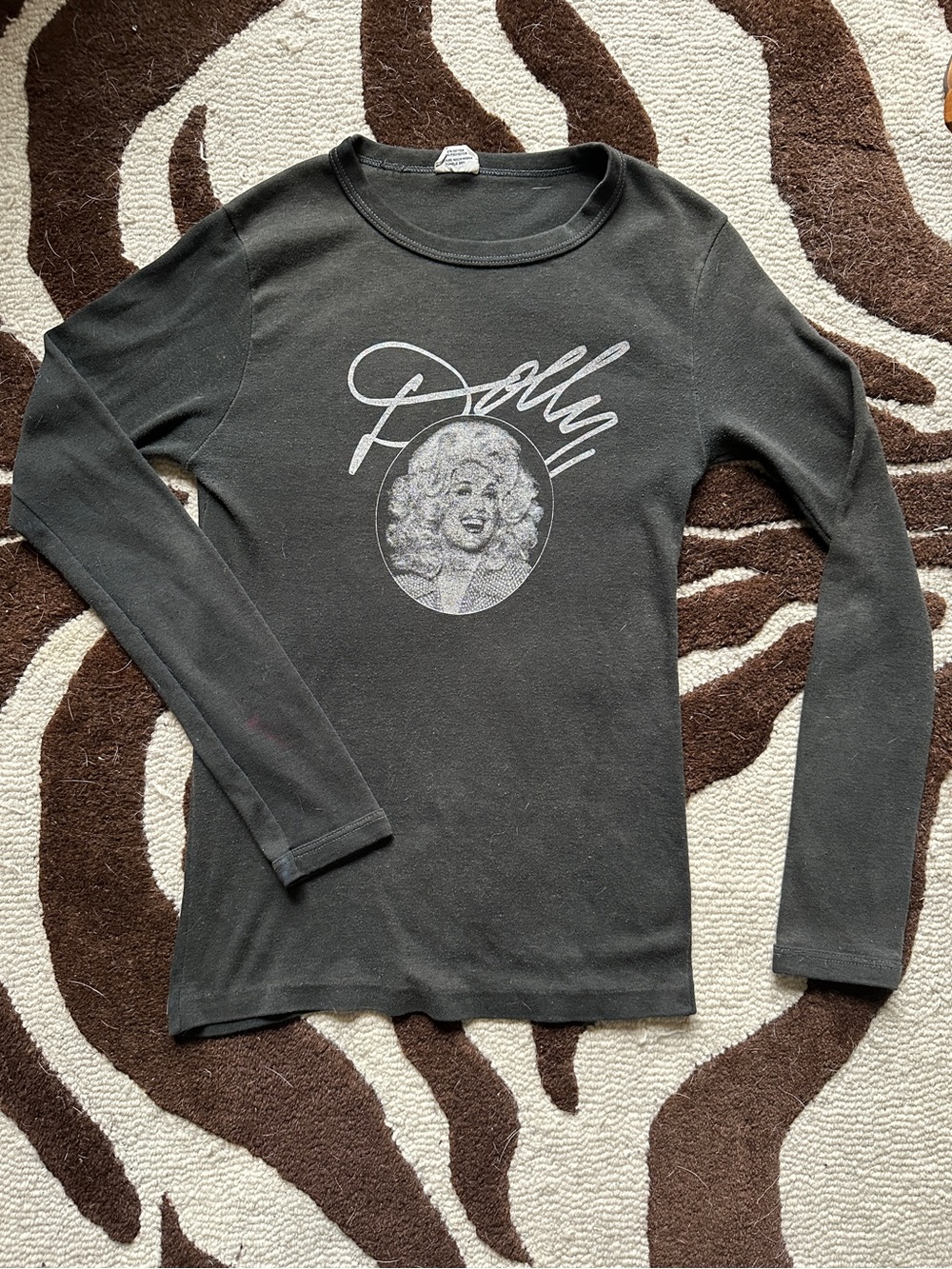Vintage Queen of Country: 1980s Dolly Parton Long Sleeve Graphic Tee Med